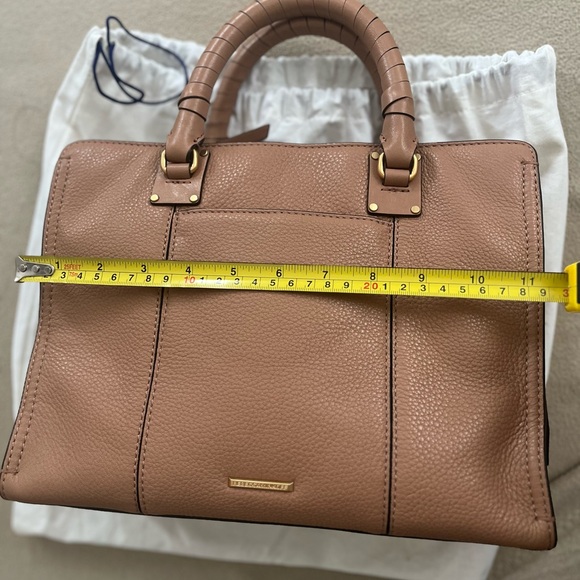 Classy, sturdy and spacious bag! - Picture 4 of 10